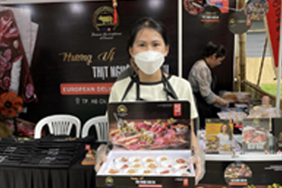 sampling-tet-food-fair-exhibition-2024-european-delicatessen-experience-business-france