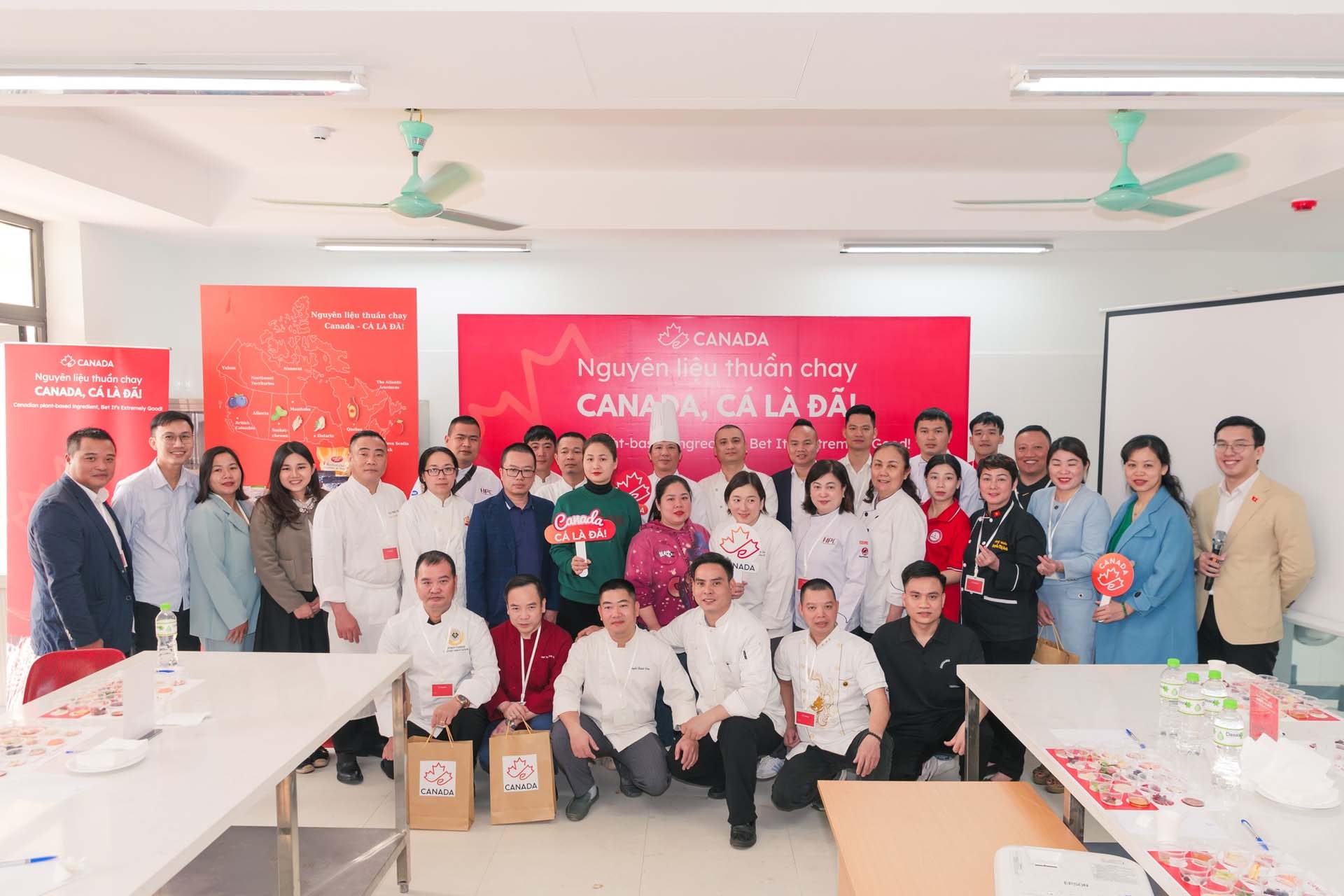 2d-one-to-chuc-chuoi-su-kien-nguyen-lieu-thuan-chay-canada-ca-la-da-tai-ha-noi